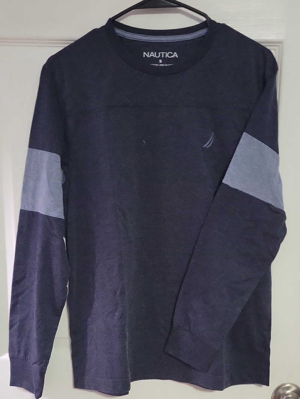 Nautica Men’s Long-Sleeve Crewneck Colorblock Shirt - Navy/Gray